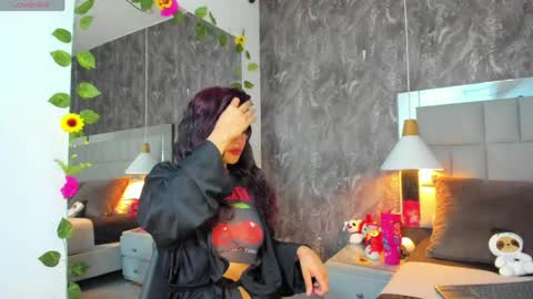 yiyisandoval online show from 4, 4, 2026