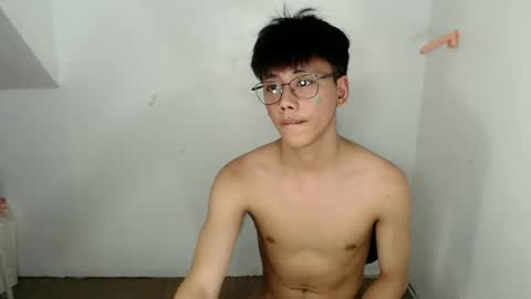 Snapshot of ynotyu chatting on 15, 4, 2026 ynotyu online show from 15, 4, 2026