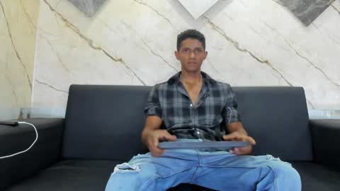 Yoel online show from 4, 6, 2026