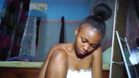 yolandrina05 online show from 28, 11, 2025