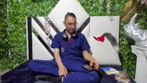 Snapshot of yolk_vers chatting on 16, 10, 2025 Yolk online show from 16, 10, 2025