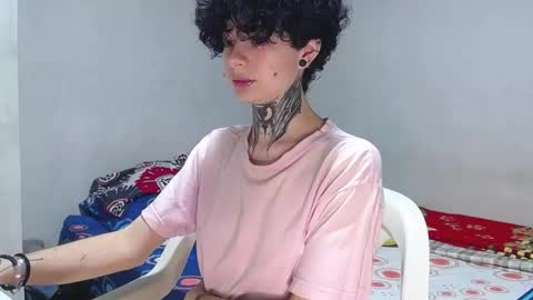 Little Mike Independent model online show from 11, 11, 2025