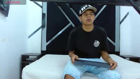 Snapshot of yordi_alpha chatting on 5, 11, 2025 Yordi online show from 5, 11, 2025