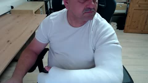 Snapshot of yoschi1976 chatting on 31, 10, 2025 yoschi1976 online show from 31, 10, 2025