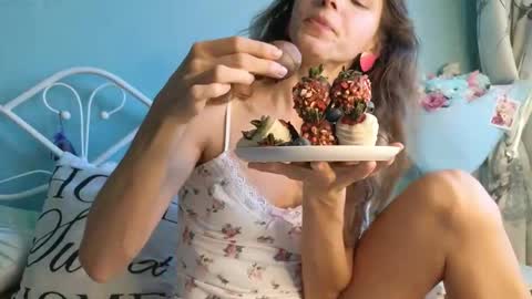 Snapshot of you_desire chatting on 22, 10, 2025 Liliya online show from 22, 10, 2025