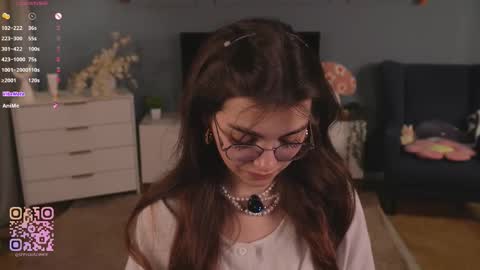 Elizabeth brunette -- Darline blonde  online show from 24, 11, 2025