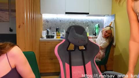 Snapshot of younona chatting on 19, 2, 2026 Anna and Luna online show from 19, 2, 2026