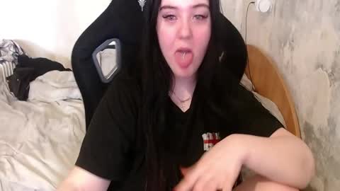 Snapshot of your_8a8y chatting on 25, 4, 2026 your_8a8y online show from 25, 4, 2026