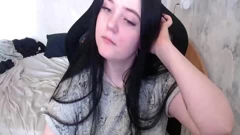 Snapshot of your_8a8y chatting on 28, 4, 2026 your_8a8y online show from 28, 4, 2026