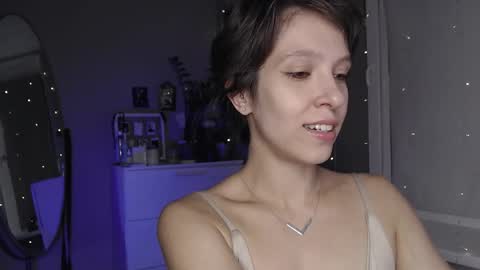 Alex and Kris long hair online show from 9, 9, 2025