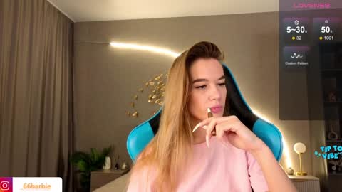 Jessica Loyd online show from 30, 1, 2025