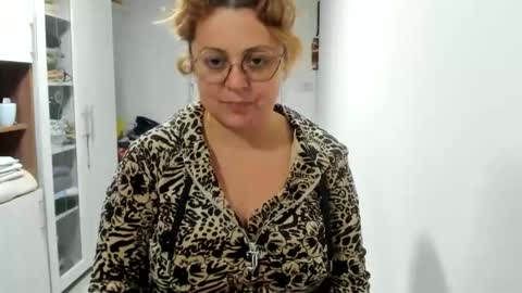 Snapshot of your_victoria chatting on 16, 11, 2025 Your Victoria online show from 16, 11, 2025