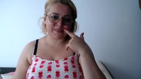 Snapshot of your_victoria chatting on 27, 6, 2026 Your Victoria online show from 27, 6, 2026