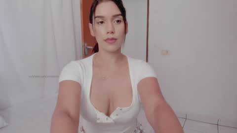 Snapshot of yourbonie chatting on 6, 1, 2025 insta  yourboniee online show from 6, 1, 2025