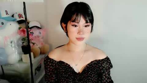 Snapshot of yourfavorateella chatting on 7, 10, 2025 PrettyElla online show from 7, 10, 2025