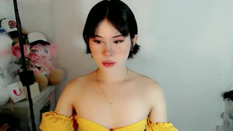 Snapshot of yourfavorateella chatting on 9, 10, 2025 PrettyElla online show from 9, 10, 2025