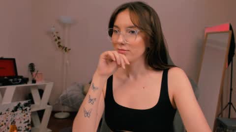 Snapshot of yourfrenchteacher chatting on 2, 2, 2025 Chloe online show from 2, 2, 2025