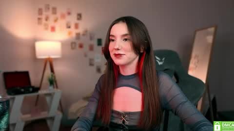 Snapshot of yourfrenchteacher chatting on 8, 10, 2025 Chloe online show from 8, 10, 2025
