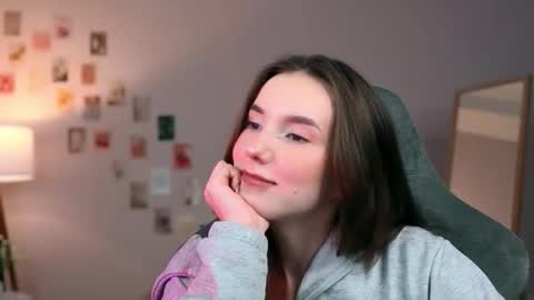 Snapshot of yourfrenchteacher chatting on 13, 10, 2025 Chloe online show from 13, 10, 2025