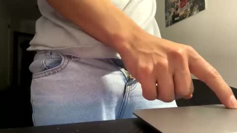 Snapshot of yourguuy21 chatting on 22, 11, 2025 yourguuy21 online show from 22, 11, 2025