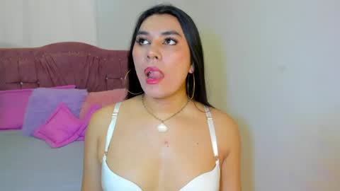 Snapshot of yourlatina_emely chatting on 10, 5, 2026 EMELY online show from 10, 5, 2026