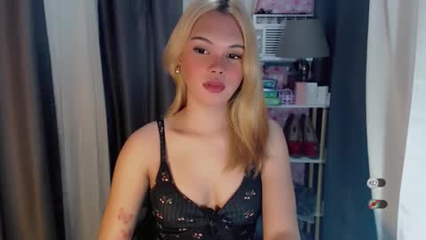 Snapshot of yourlovekylie chatting on 19, 4, 2026 KYLIE MORE online show from 19, 4, 2026