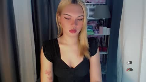 Snapshot of yourlovekylie chatting on 23, 4, 2026 KYLIE MORE online show from 23, 4, 2026