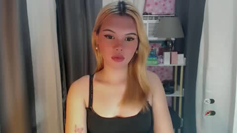 Snapshot of yourlovekylie chatting on 12, 5, 2026 KYLIE MORE online show from 12, 5, 2026