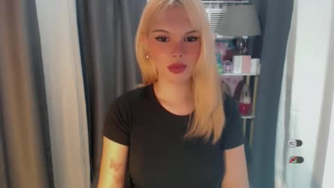 Snapshot of yourlovekylie chatting on 29, 5, 2026 KYLIE MORE online show from 29, 5, 2026