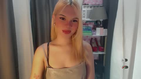 Snapshot of yourlovekylie chatting on 1, 6, 2026 KYLIE MORE online show from 1, 6, 2026