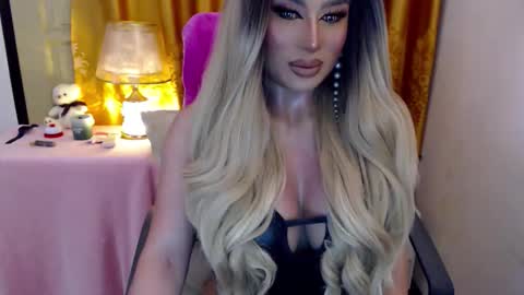 Snapshot of yourmistressofevil_isback chatting on 7, 6, 2026 Adriana Maxwell online show from 7, 6, 2026