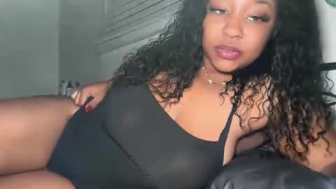 Snapshot of yourmommysilk chatting on 18, 5, 2026 YOURMOMMY online show from 18, 5, 2026