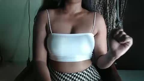 yoursassy_girl online show from 25, 9, 2025