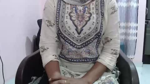 yoursassy_girl online show from 31, 10, 2025