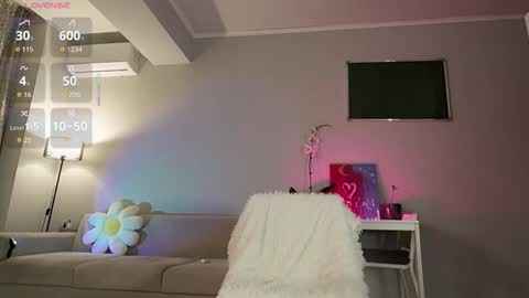 Luminous Luna online show from 3, 3, 2026