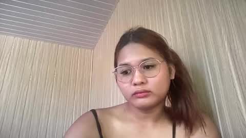yoursweetgirl_zia online show from 16, 4, 2026