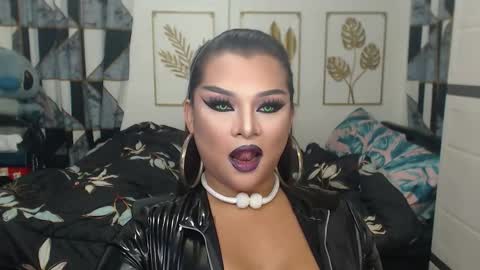 Snapshot of yourtrannyqueenxxx chatting on 10, 9, 2025 Anastacia Grey online show from 10, 9, 2025