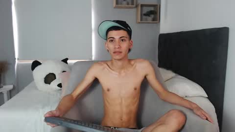 yulian_vasquez online show from 5, 3, 2025