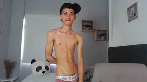 yulian_vasquez online show from 8, 3, 2025