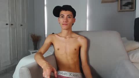 yulian_vasquez online show from 8, 3, 2025