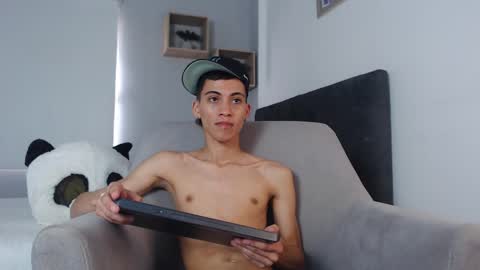 yulian_vasquez online show from 9, 3, 2025