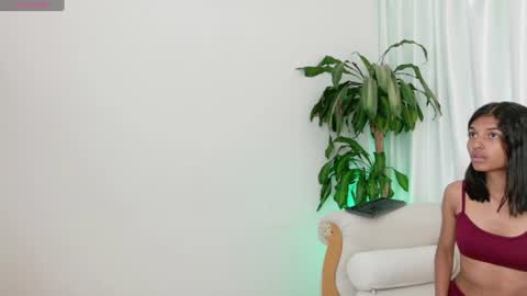 Snapshot of yuliethpetite chatting on 6, 7, 2026 yuliethpetite online show from 6, 7, 2026
