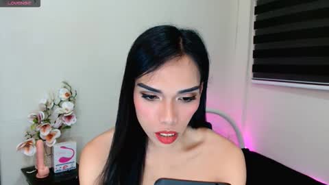 yumieholly online show from 12, 10, 2025