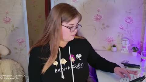 Snapshot of yumm_lolly chatting on 19, 10, 2025 Polly online show from 19, 10, 2025
