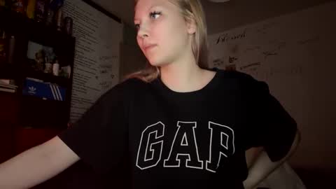 Snapshot of yunarosee chatting on 18, 1, 2026 yunarosee online show from 18, 1, 2026