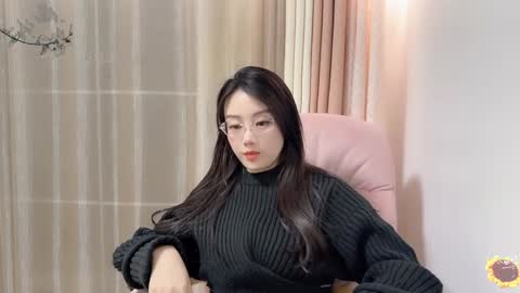 YunEr online show from 8, 12, 2024