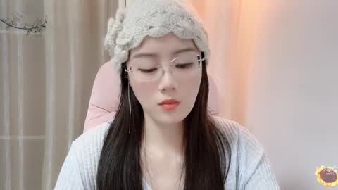 YunEr online show from 23, 12, 2024