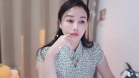 YunEr online show from 5, 12, 2025