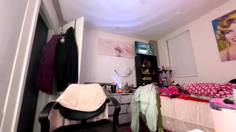 Snapshot of yungfemslut chatting on 19, 1, 2026 BbyTSSLut online show from 19, 1, 2026