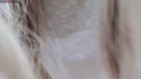 Snapshot of yviann chatting on 17, 11, 2025 YviAnn online show from 17, 11, 2025